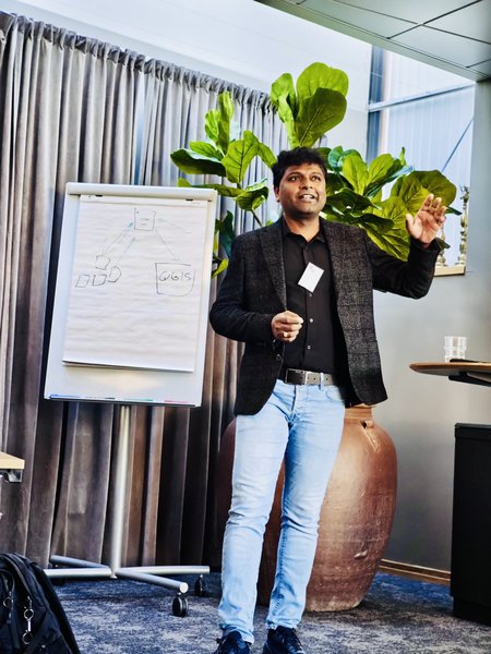 Dr. Kovi presenting the integrated NUE research vision